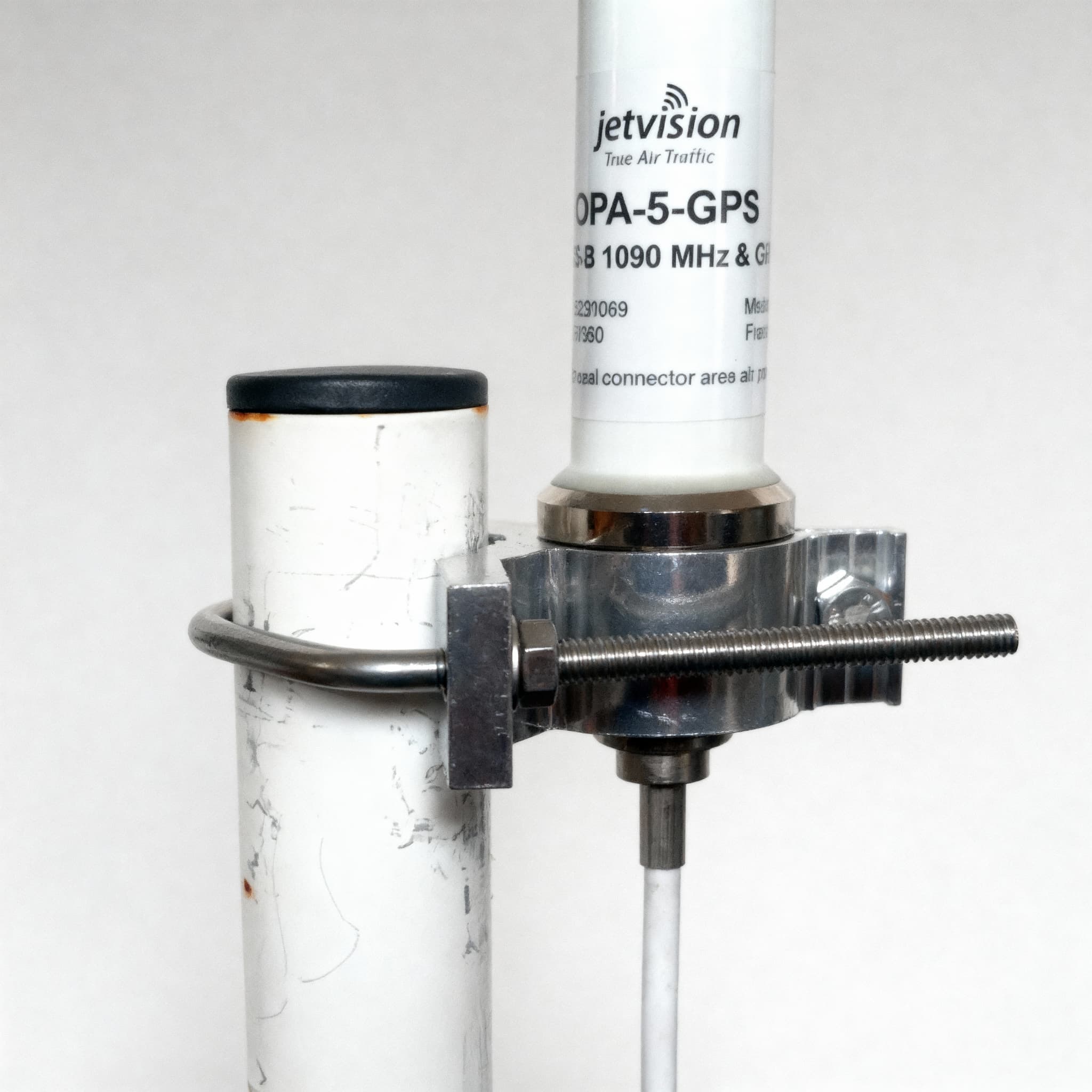 Coax cable connector tightened onto the antenna